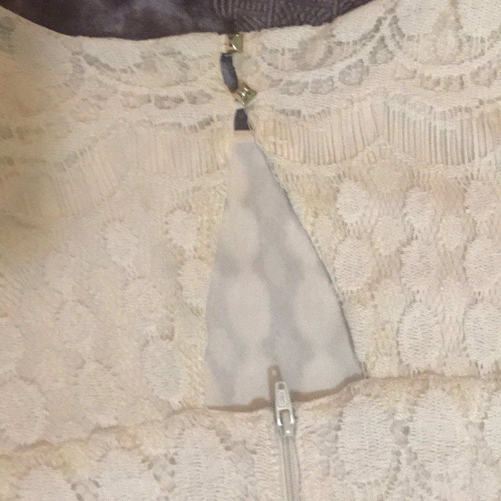 Lace dress - Picture 8 of 8